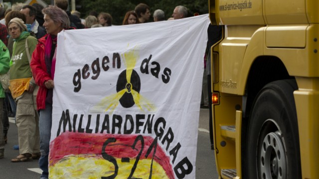 Demonstranten blockieren Bauarbeiten zu 'Stuttgart 21'