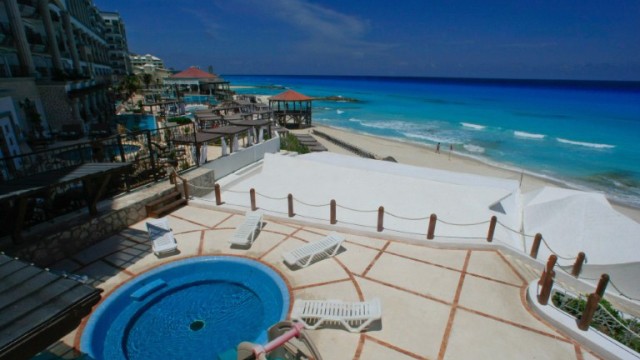 Urlaub in Mexiko: Hotel an der Küste von Cancún