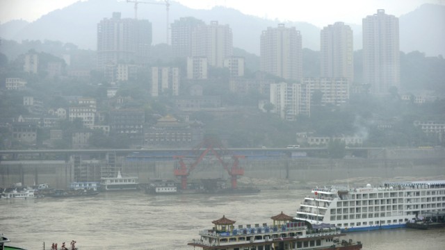Umstrittenes Projekt in China: Die chinesische Millionenmetropole Chongqing soll mit 500.000 Kameras ausgestattet werden. Handelt es sich dabei um ein Infrastrukturprojekt oder eine Überwachungsmaßnahme?