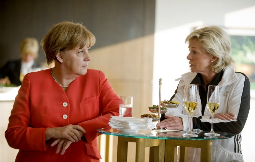 Bundeskanzlerin Merkel trifft Fußballerinnen