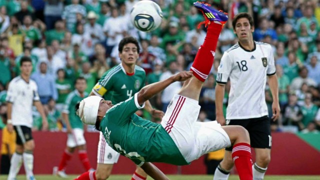 Fußball-U17-WM: Deutschland verliert: Der Junge mit dem Turban: Julio Gomez, 16 Jahre alt, trifft per Fallrückzieher zum 3:2-Endstand. Mexiko ist weiter, Deutschland spielt um Platz drei.