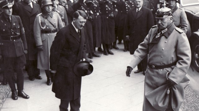 Adolf Hitler, Paul von Hindenburg