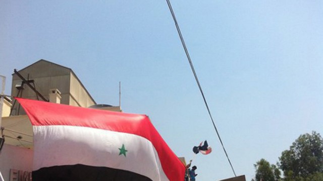 Al-Assad supporters attack US embassy in Damascus