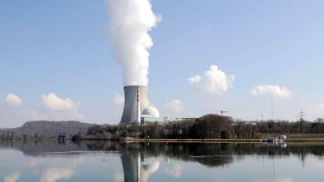 Schweizer Atomkraftwerk Leibstadt an der Grenze zu Deutschland