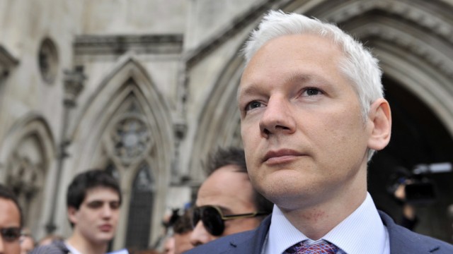 Assange appeal hearing over extradition continues in London