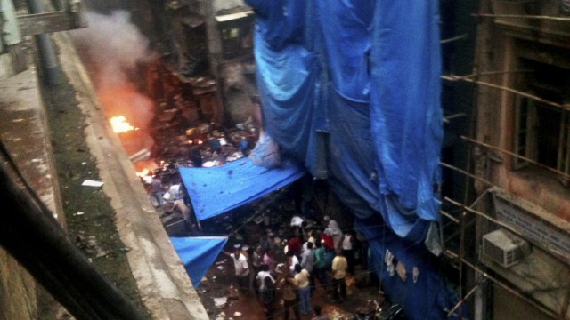 Terroranschläge in Indien: Drei Explosionen erschütterten die indische Metropole Mumbai am Mittwochabernd. Ein Sprengsatz explodierte am berühmten Juwelier-Bazar, auch die anderen beiden Bomben detonierten in belebten Geschäftsvierteln.