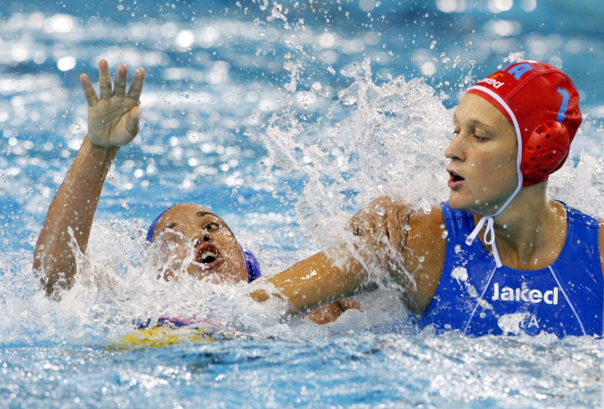 Cuba's Yeliana Caridad Bravo Curro fights for the ball with Italy's goalkeeper Giulia Gorlero during their preliminary round women's water polo match at the 14th FINA World Championships in Shanghai