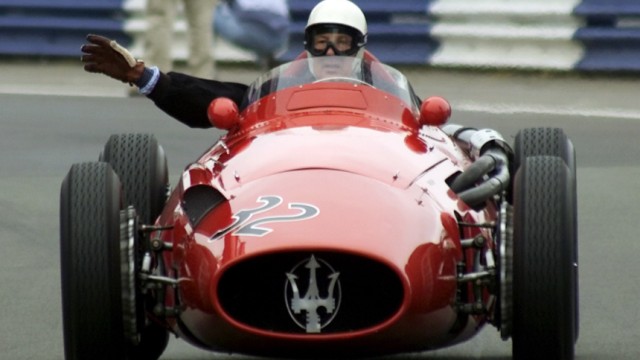 Rennsport: Stirling Moss: Schneller Gentleman: Stirling Moss im Maserati, mit dem Juan Emmanuel Fangio im Jahr 1957 den Grand Prix in Monaco gewonnen hatte.