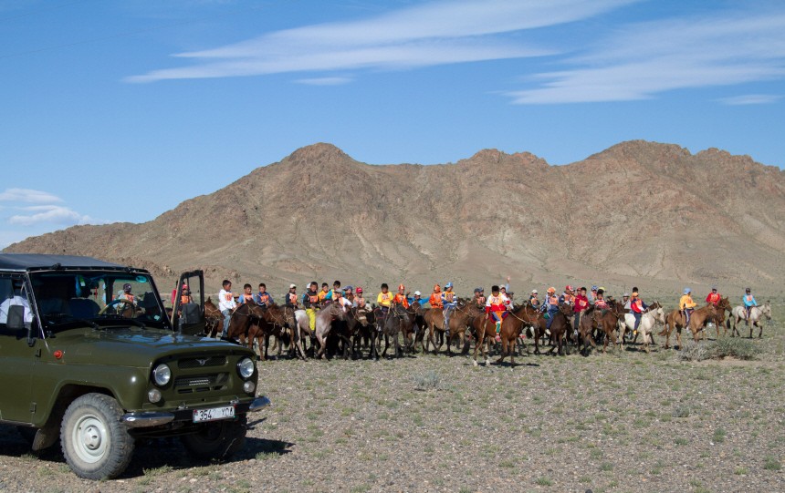 Im Kleinwagen um die halbe Welt - Sozialrallye in die Mongolei