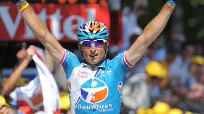 Tour de France: 9. Etappe: Pierrick Fedrigo jubelt am Ende der Zielgeraden.