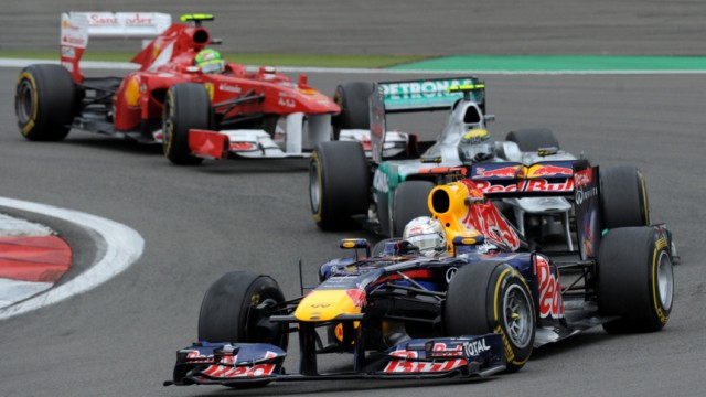 Formel 1: Sebastian Vettel: Die anderen Team kommen immer näher an Red Bull heran: Sebastian Vettel fährt am Nürburgring knapp vor Felipe Massa und Nico Rosberg.