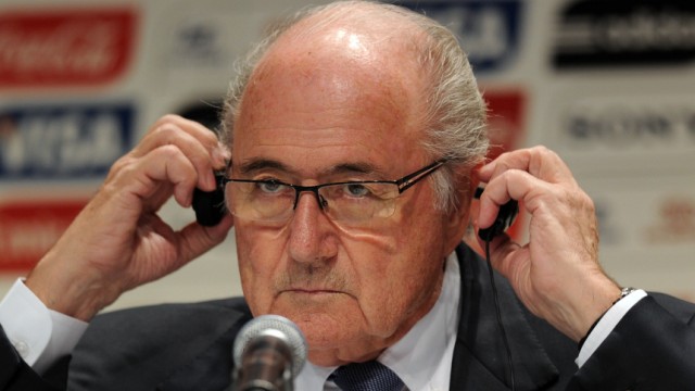 Sport kompakt: Sepp Blatter zurückweisend: "Fragen sie ihn was er meint."