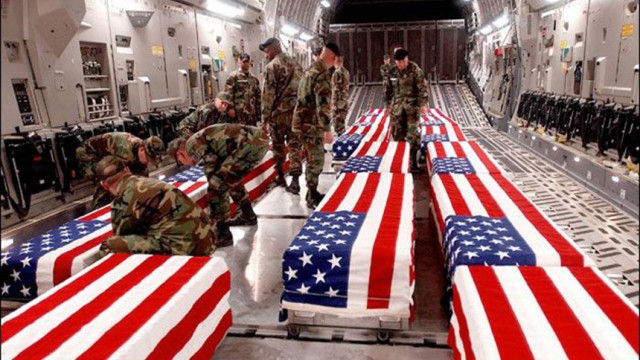 Rückführung im Irak gefallener US-Soldaten in die USA, 2004