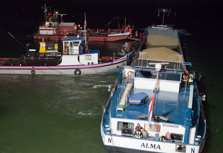 Havarie am Mittelrhein: Guetermotorschiff blockiert Fahrrinne an der Loreley