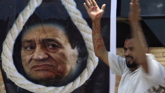 First day of former Egyptian President Hosni Mubarak trial