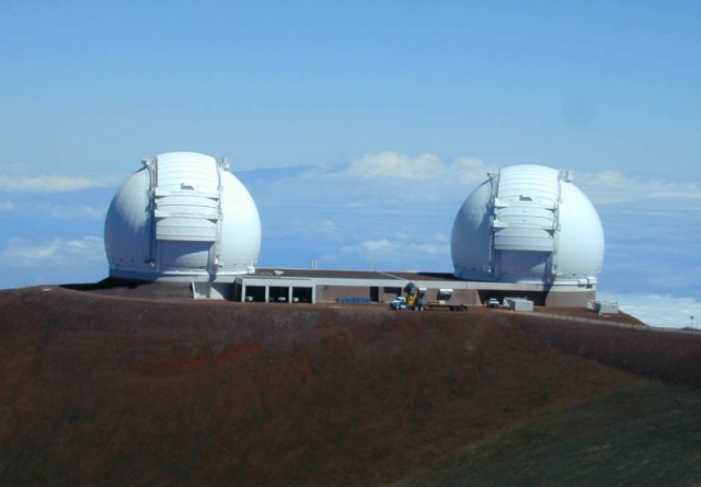 TELESCOPES ATOP HAWAIIAN VOLCANO
