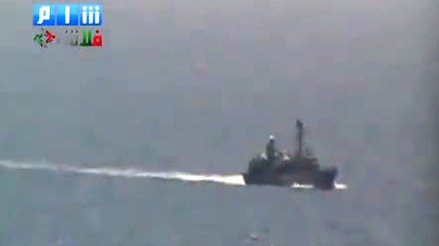 Unruhen in Syrien:  Der Screenshot eines Videos zeigt der Nachrichtenagentur AFP zufolge eines der Kriegsschiffe vor der syrischen Hafenstadt Latakia.