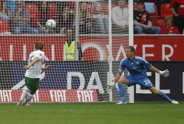 Werder Bremen's Thy tries to score against Bayer Leverkusen during the German first division Bundesliga soccer match in Leverkusen