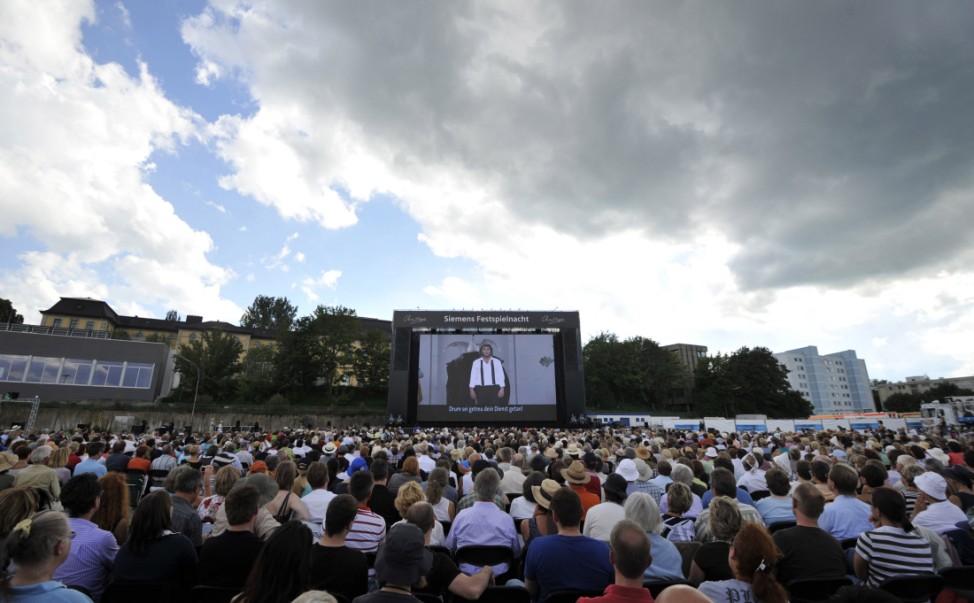 Zehntausende verfolgen Bayreuther 'Lohengrin' beim Public Viewing
