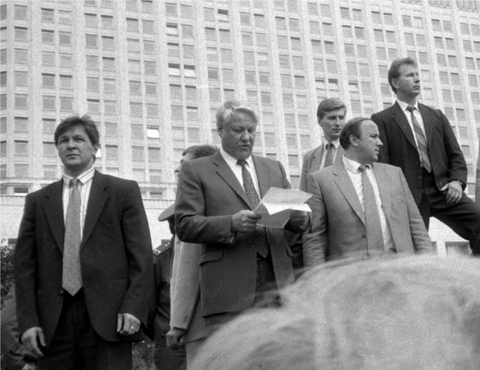 Boris Jelzin während Putschversuchs vor dem Weißen Haus in Moskau, 2001