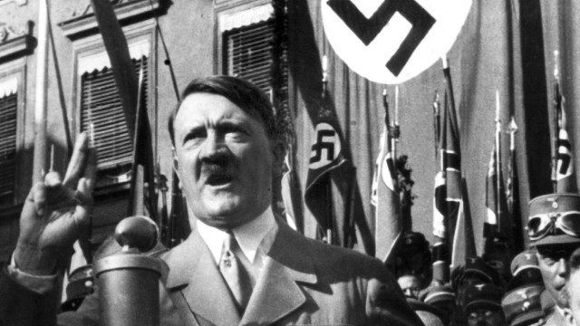 Braunau erkennt Hitler Heimatrecht und Ehrenbürgerschaft ab