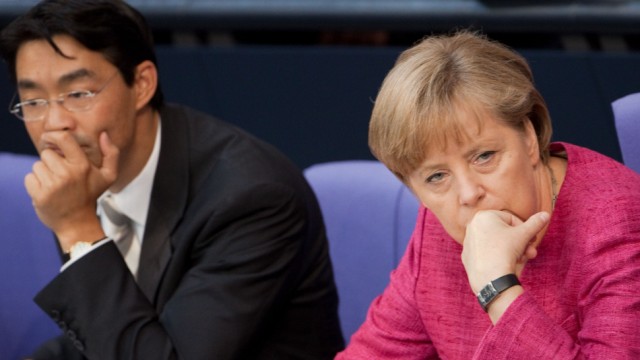 Bundestag Kanzlerin Angela Merkel (CDU) mit Wirtschaftsminster und Vizekanzler Philpp Rösler (FDP)