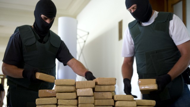 Polizei sprengt Drogenhaendlerring