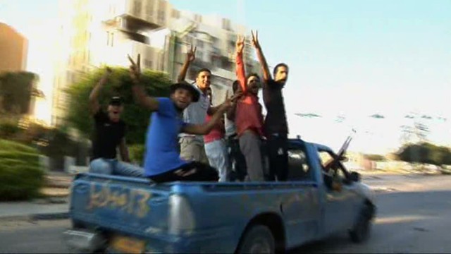 Unruhen in Libyen: Rebellen bejubeln die Einnahme von Städten in der Nähe der libyschen Hauptstadt Tripolis.