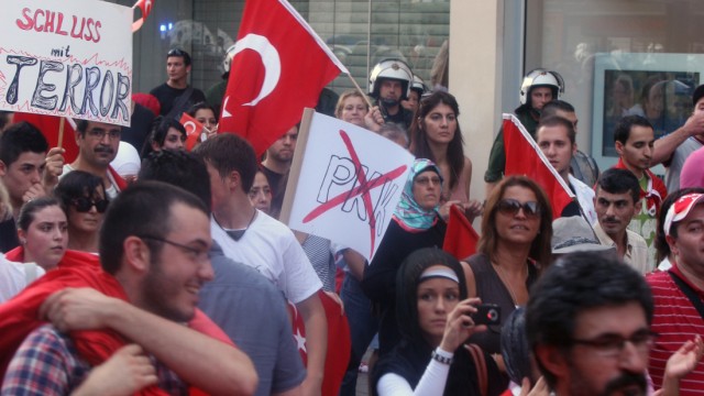 Deutsche Türken protestieren gegen Gewalt in der Türkei