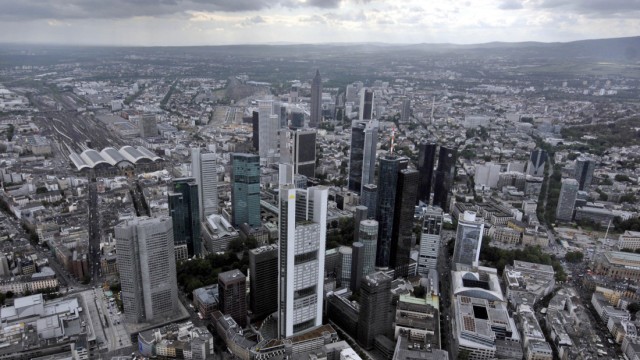 Interbankenhandel trocknet aus: Das Frankfurter Bankenviertel: Viele Geldhäuser misstrauen einander.