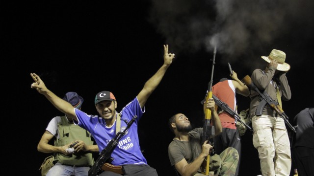 Krieg in Libyen: Rebellen feiern die Eroberung von Gaddafis Residenz in Tripolis.