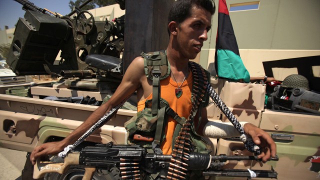 Libyen: Die Rebellen bekämpfen Gaddafis Getreue auch mit Waffen, die sie aus den Arsenalen des Dikatators geholt haben.