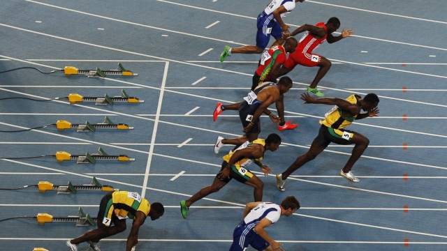 Fehlstart bei der Leichtathletik-WM: Eindeutige Angelegenheit: Usain Bolt auf Bahn fünf springt viel früher aus dem Startblock als erlaubt.