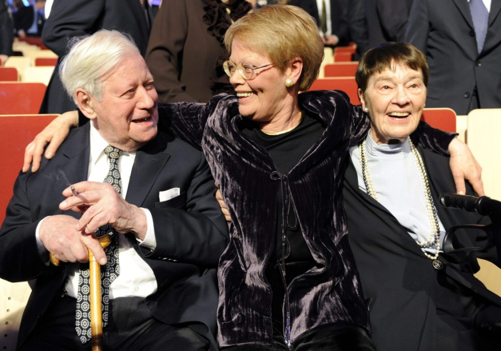 Former German chancellor Helmut Schmidt and his wife Loki sit with their daughter Susanne during a celebration of his anniversary, organised by Die Zeit newspaper in Hamburg