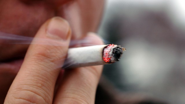 Zigarettenpause fällt aus - Raucher sitzen am kürzeren Hebel