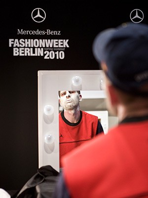 patrick mohr, fashion week berlin; mode; design; modewoche; obdachlose