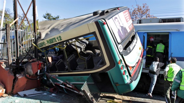 TRAIN RUN OVER A BUS AND LEFT 7 PEOPLE KILLED AND 162 INJURED IN
