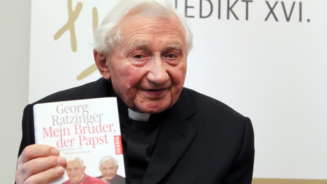 Georg Ratzinger präsentiert Buch
