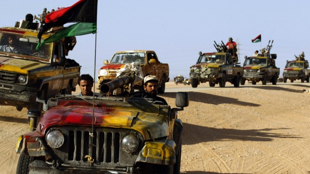 Anti-Gaddafi fighters advance south-west of Sirte