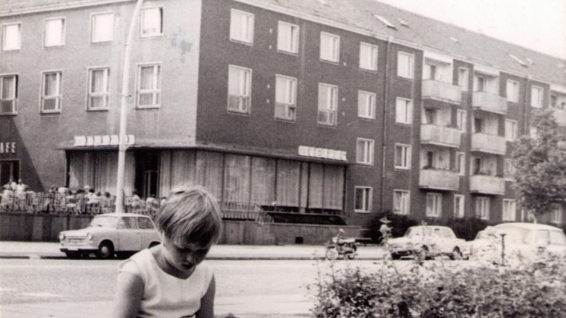 Zwangsadoption in der DDR: "Man soll wissen, was wir durchgemacht haben": Katrin Behr als Siebenjährige in der DDR.