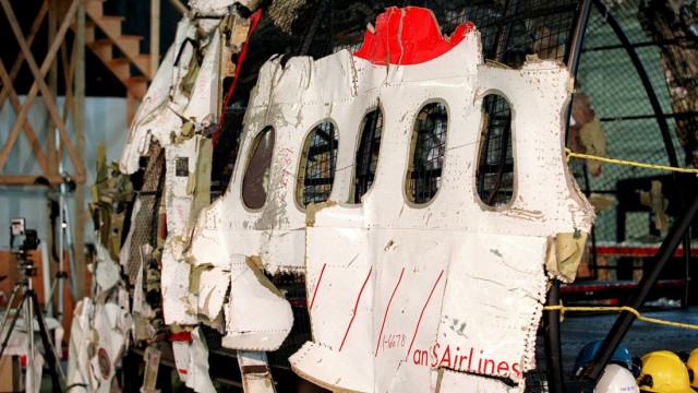 SWISSAIR CRASH 111 MD-11 PEGGY'S COVE FLUGZEUGABSTURZ TRUEMMER UNTERSUCHUNG INVESTIGATION