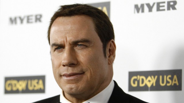 Travolta poses at the G'Day USA 2010 Los Angeles gala in Hollywood