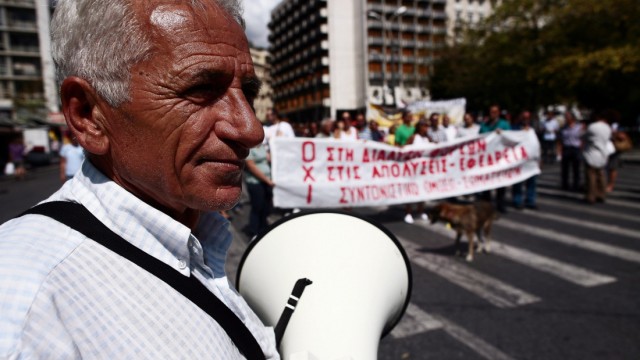 Civil servants protest in Athens