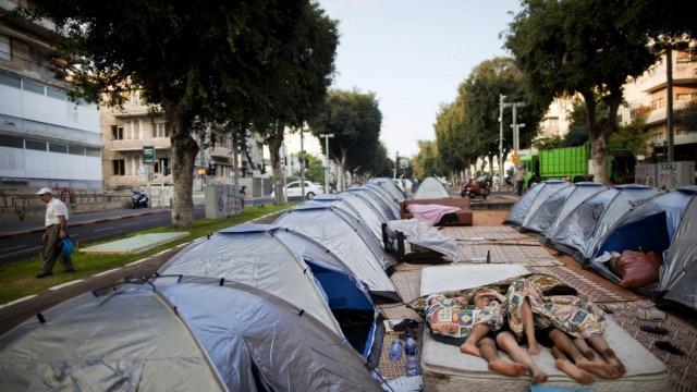 Sozialproteste in Israel: Aus Protest gegen hohe Mieten schlugen Israelis im Juli in Tel Aviv (Bild) ihre Zelte auf.