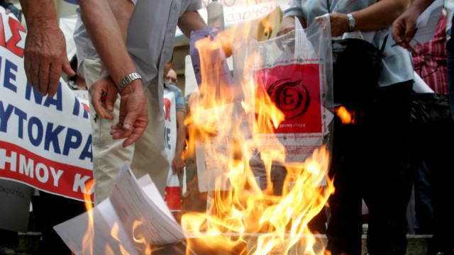 Demostrators burn their tax statement