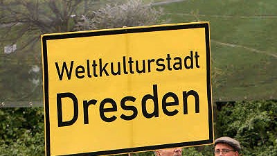 Waldschlösschenbrücke in Dresden: Hätte man doch auf sie gehört: Bürgerinitiativen in Dresden protestieren gegen den Bau der umstrittenen Waldschlösschenbrücke. Wegen ihr verliert Dresden nun den Welterbetitel.