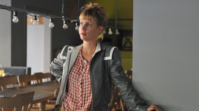 Vegan leben in München: "Ich rauche, ich trinke, ich esse Chips": Sandra Forster in ihrem neuen Lokal Charlie.