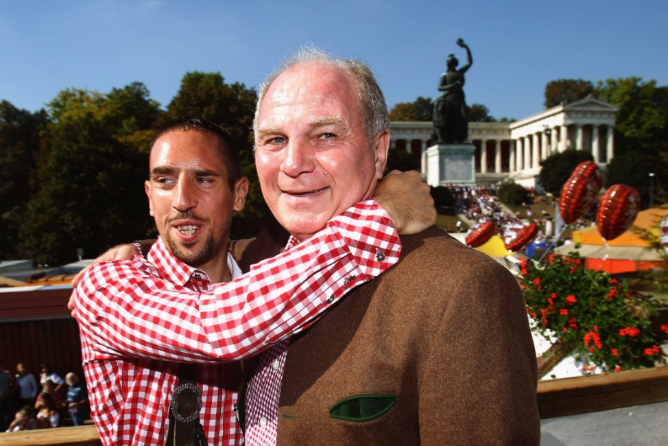 Oktoberfest 2011 - Bayern Munich players visit