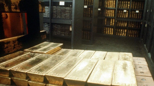 Goldbarren in einem Tresorraum der Schweizer Nationalbank