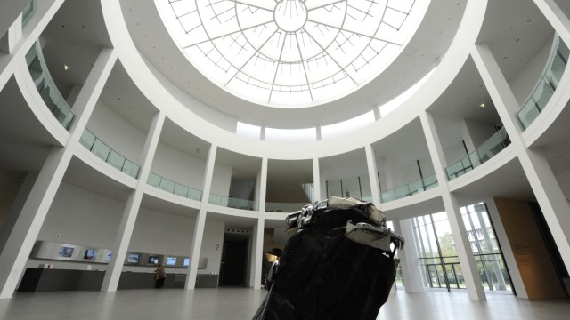 Risse in der Rotunde: Die Pinakothek der Moderne bleibt am Wochenende bei der Langen Nacht der Museen geschlossen.